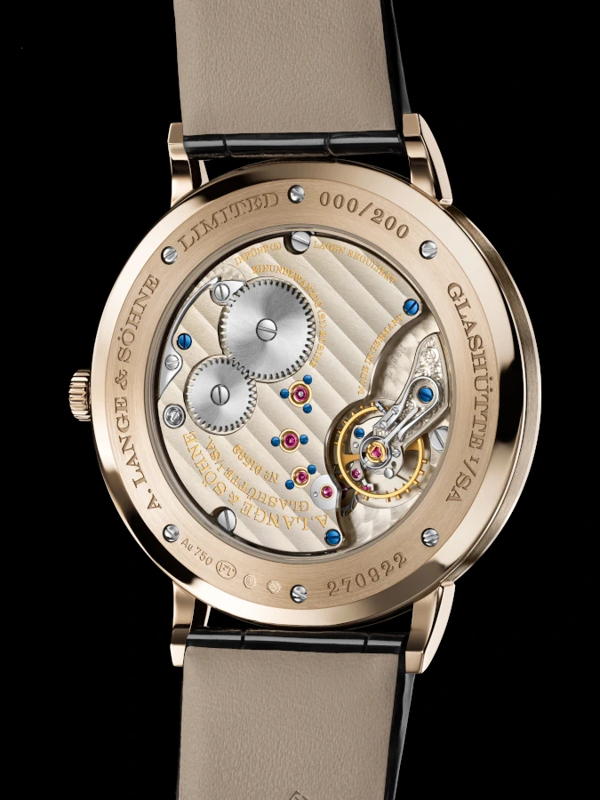 SAXONIA THIN – Eleganz in ihrer reinsten Form: Neue Onyx-Sondereditionen in Honeygold und Platin