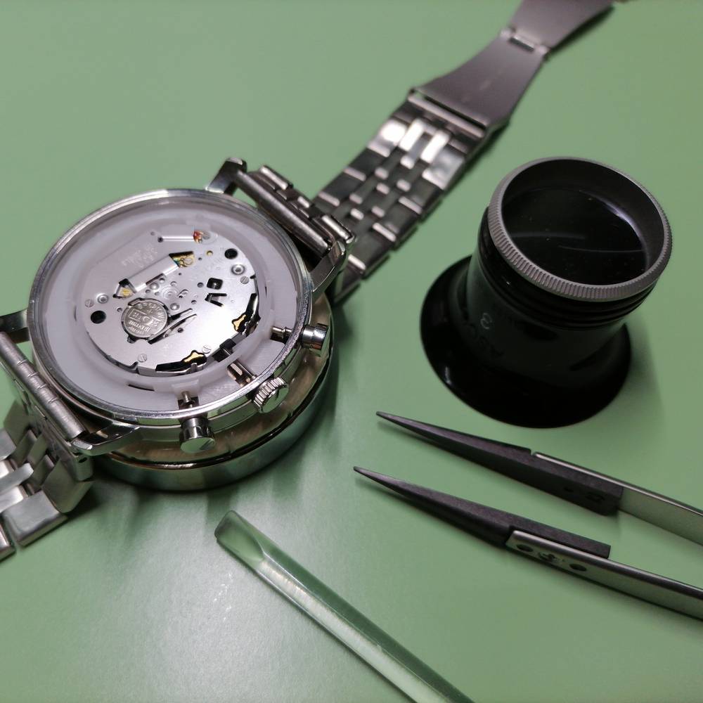 Der Batteriewechsel bei einer Armbanduhr ist einfach