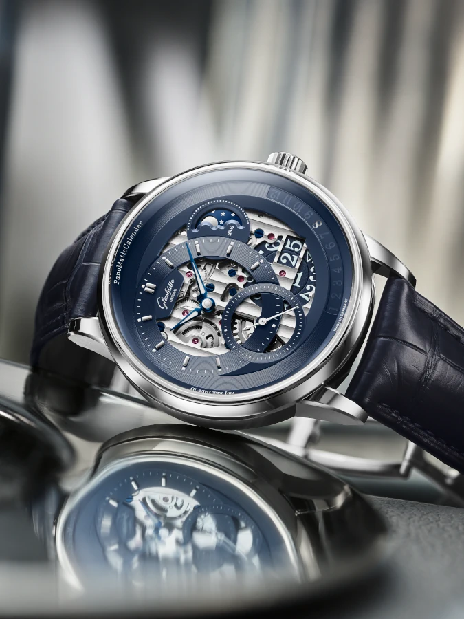 PanoMaticCalendar im Blau der Morgendämmerung: Glashütte Original präsentiert eine limitierte Edition
