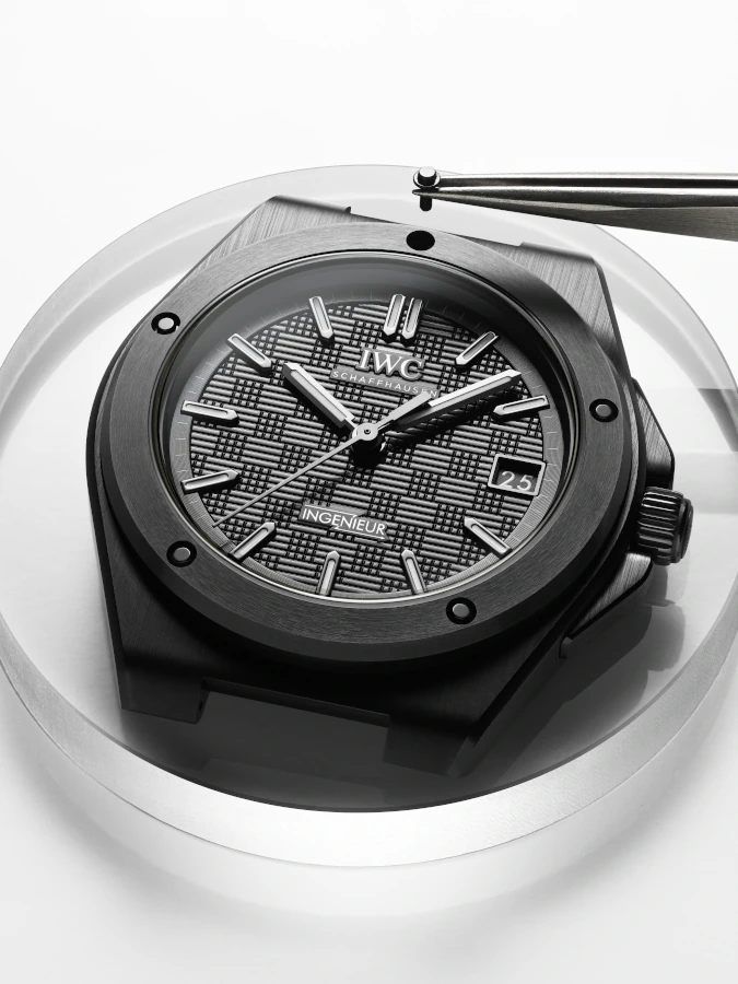 IWC Ingenieur Automatic 42 in schwarzer Keramik – Neuheit auf der Watches and Wonders IWC Ingenieur Automatic 42 in schwarzer Keramik – Neuheit auf der Watches and Wonders