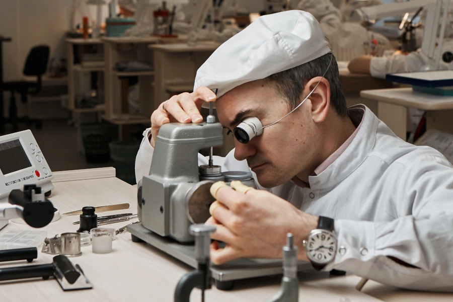 Tradition und Handwerk in Peterhof Tradition und Handwerk in Peterhof