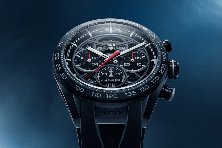 Der TAG Heuer Carrera Chronograph X Porsche 963 ist ein außergewöhnlicher Zeitmesser