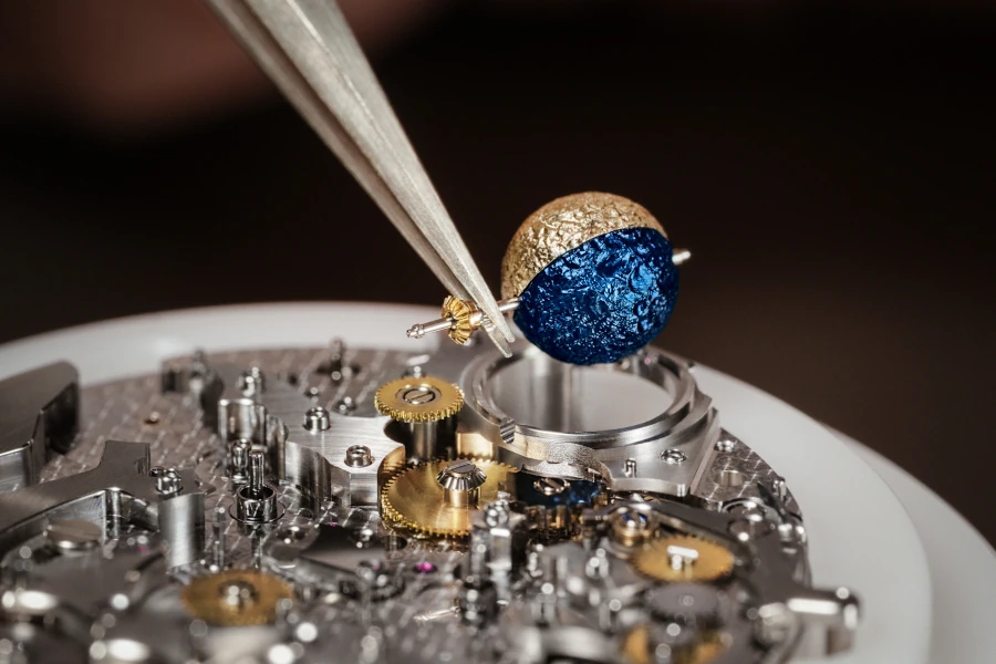 Sphärischer 3D-Mond mit Ring zur Mondtaganzeige